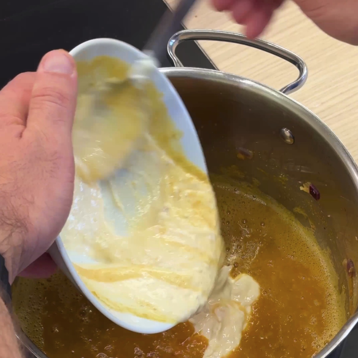 Dodaję skyr naturalny do zupy z dyni