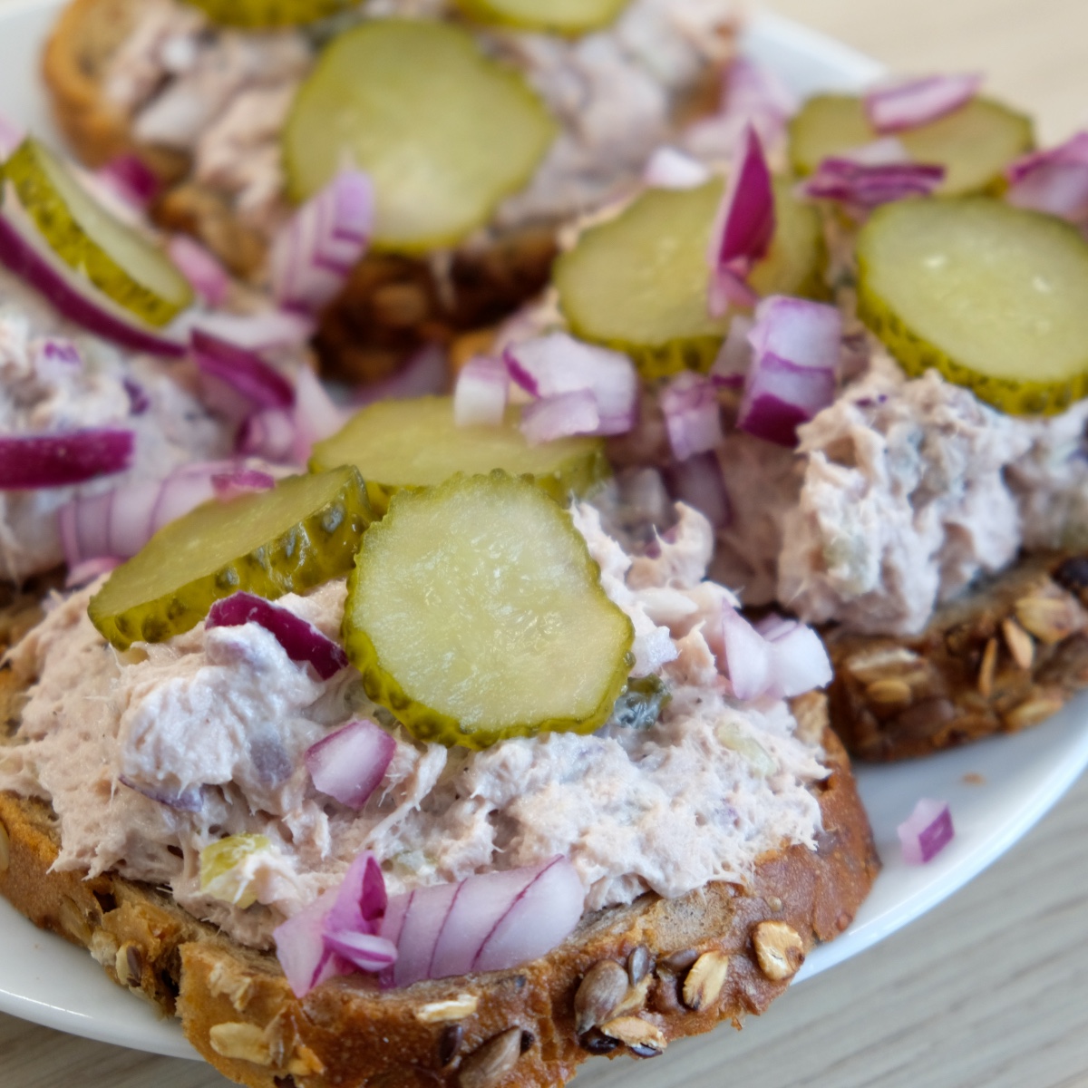 pasta z tuńczyka - zdrowy przepis fit bez majonezu ze skyrem