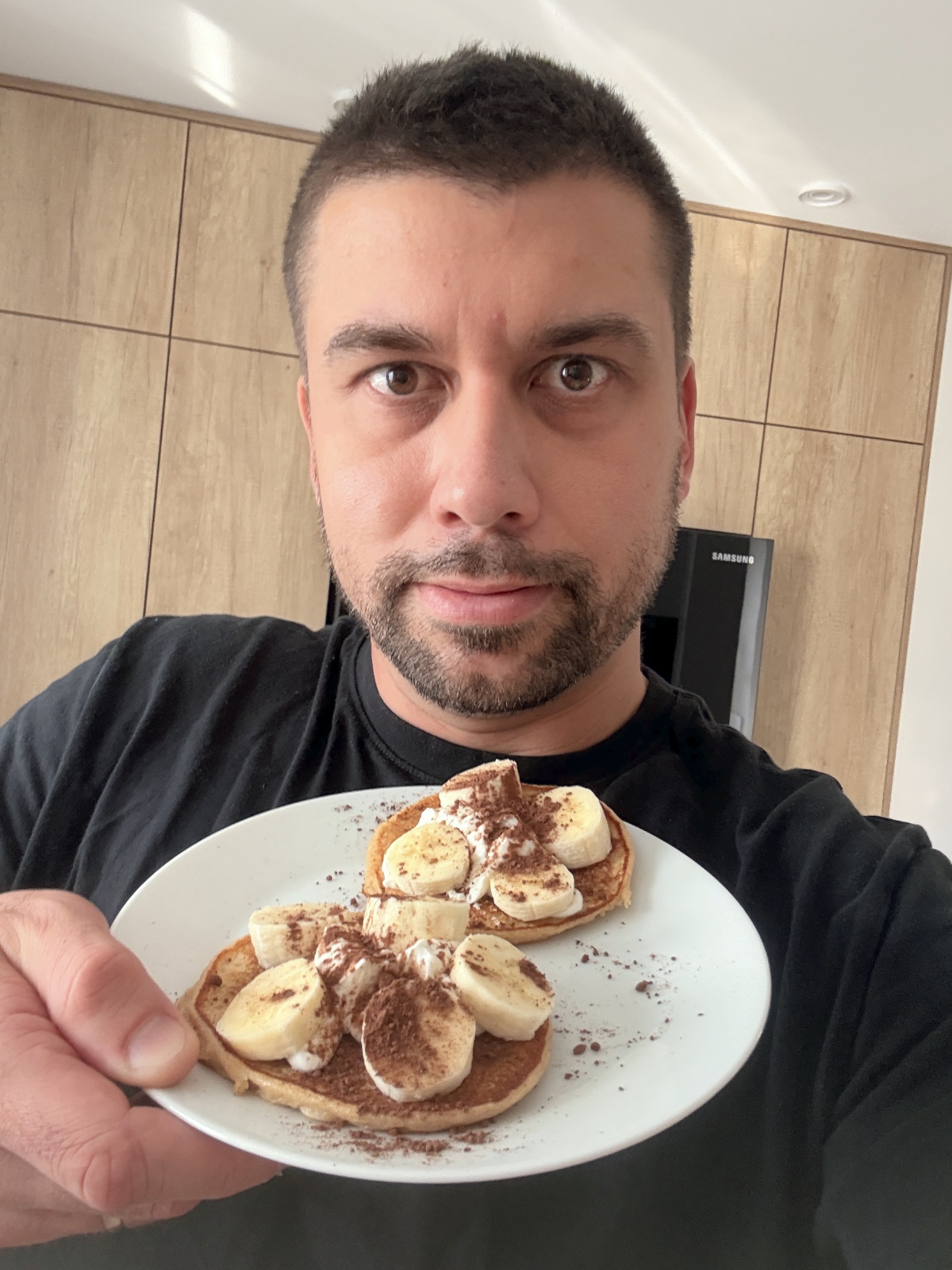 Autor strony System Formy - Paweł Białecki - prezentuje swoje placuszki bananowe fit z autorskiego przepisu i wykonania