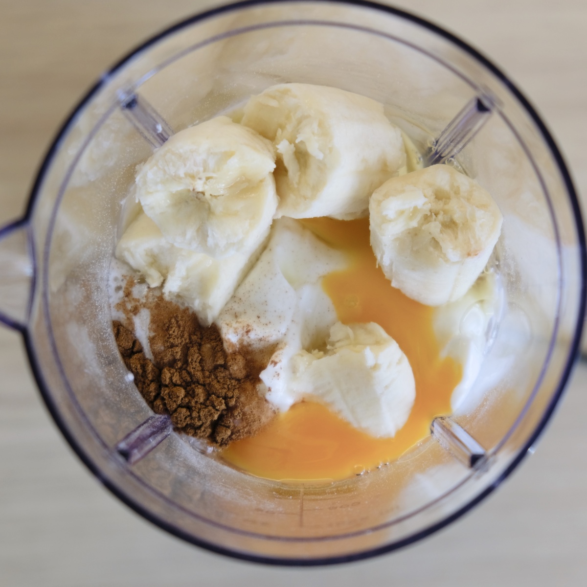 Składniki na placki bananowe w blenderze